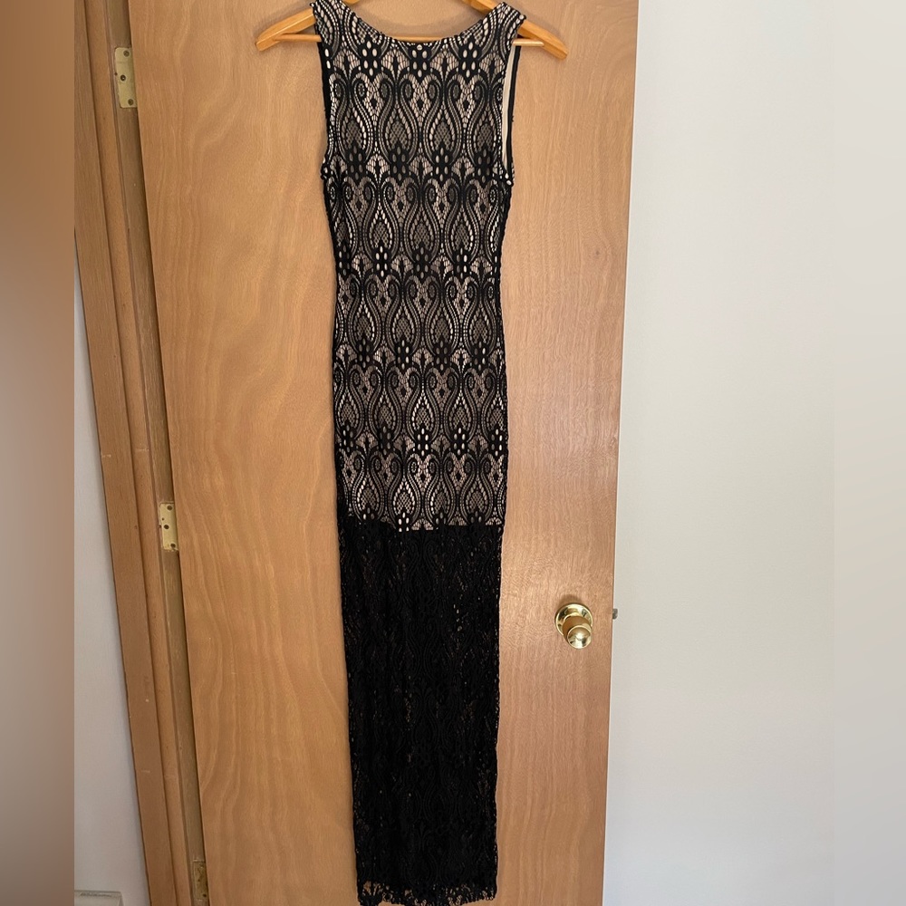 LOVELY DAY open back black, nude lace dress